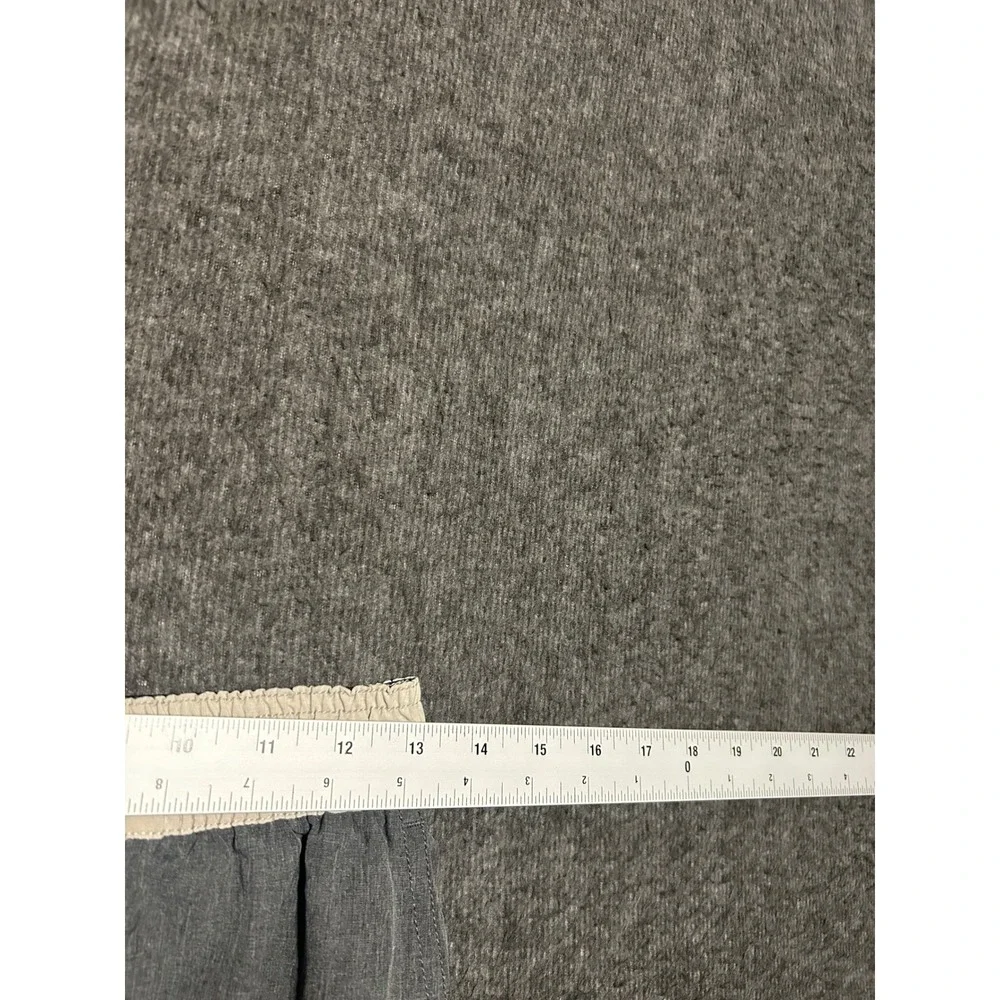 Vuori v cycled board shorts small gray mens drawstrings
